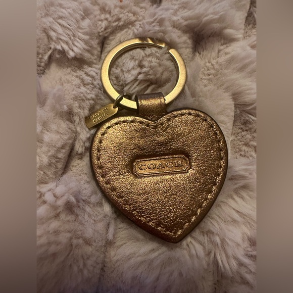 Authentic Coach Vintage Gold and Brown Signature Heart Key Holder! NWOT - Picture 2 of 4